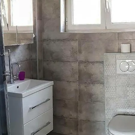 1 Bedroom Cozy In